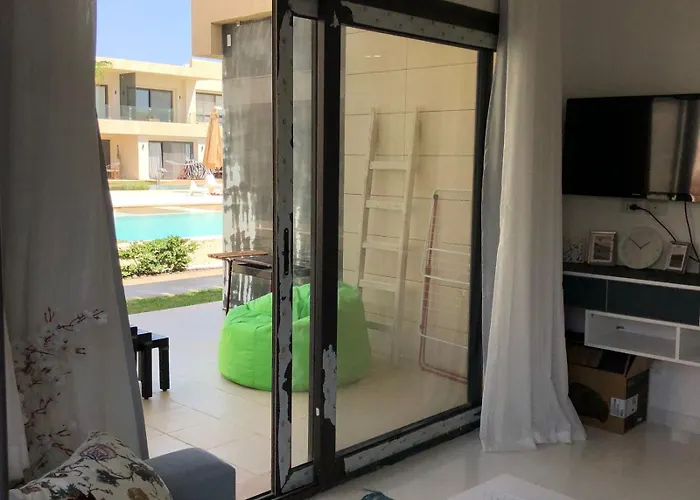 One Bedroom G-Cribs